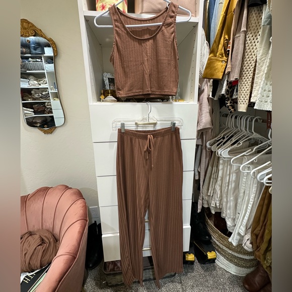 Three-piece loungewear set - Picture 2 of 9